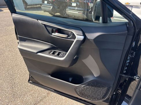Used 2025 Toyota RAV4 XLE image 18