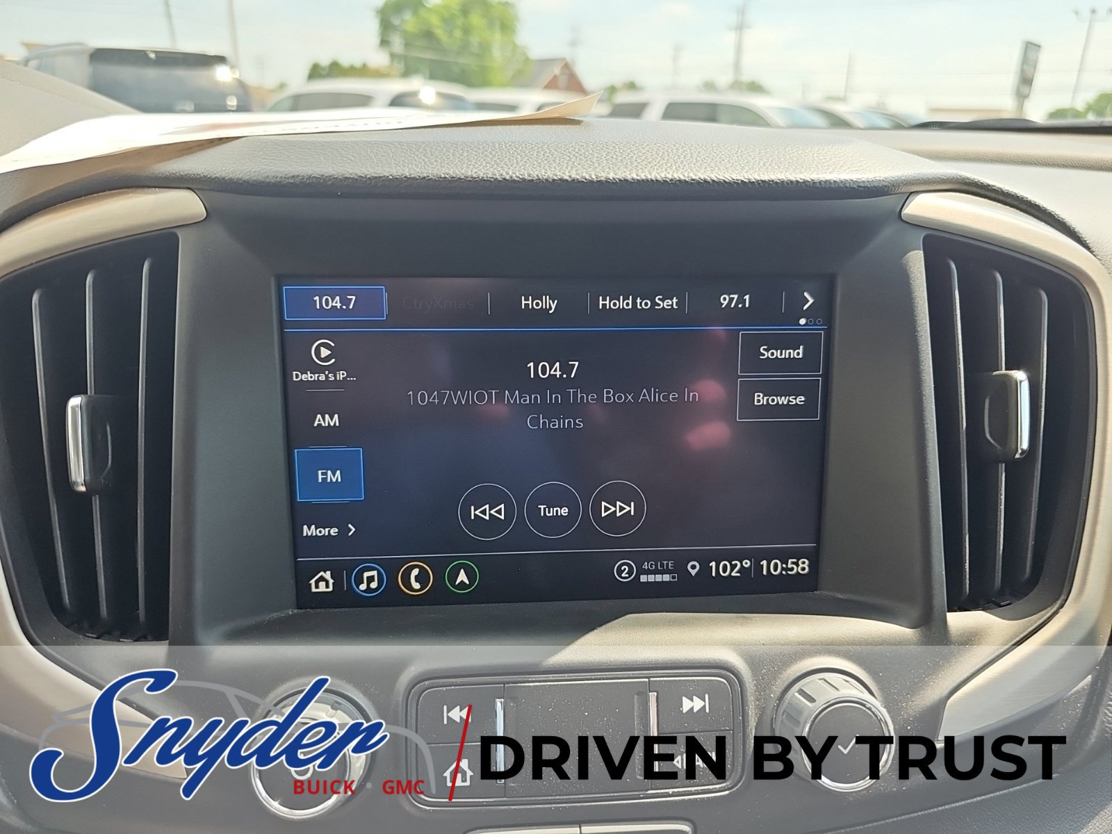 Used 2024 GMC Terrain Denali w/ Denali Premium Package AWD/4WD image 17
