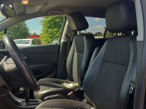 Used 2019 Chevrolet Trax LT w/ LT Convenience Package FWD image 11