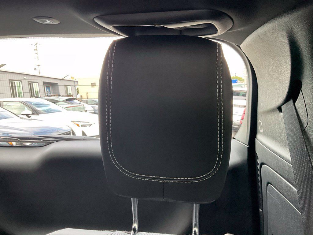 Used 2023 Chrysler Pacifica Limited w/ S Appearance Package FWD image 33