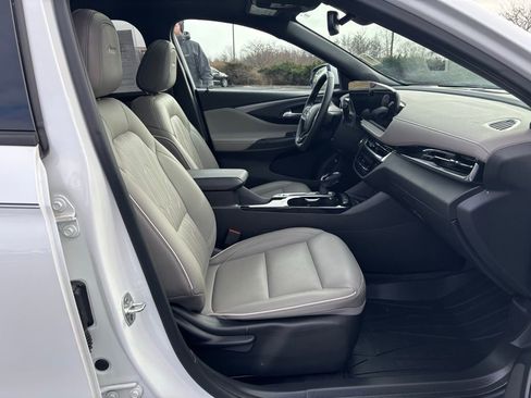 Used 2024 Buick Envista Avenir image 23