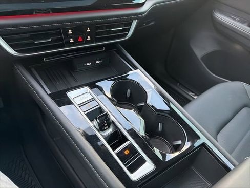 Used 2025 Volkswagen Atlas SEL image 19