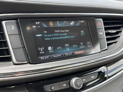 Used 2018 Buick Enclave Essence image 23