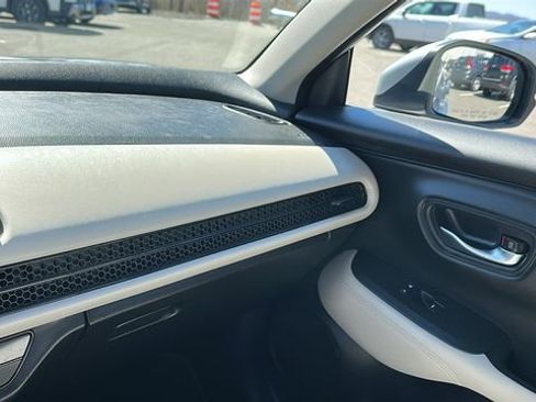 Used 2023 Honda HR-V LX image 19