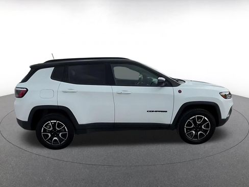 Used 2025 Jeep Compass Trailhawk AWD/4WD image 13