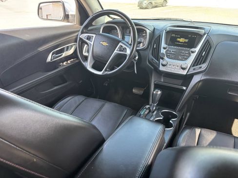 Used 2017 Chevrolet Equinox Premier w/ Enhanced Convenience Package AWD/4WD image 15