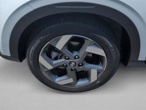 Certified 2025 Hyundai Venue SEL FWD image 26