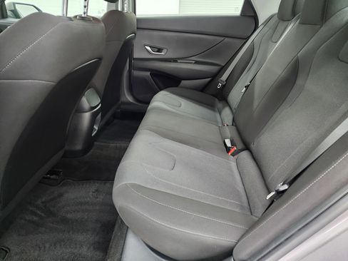 Used 2024 Hyundai Elantra SE image 9