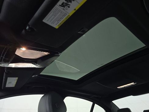 Used 2023 BMW 530e xDrive w/ Premium Package image 8