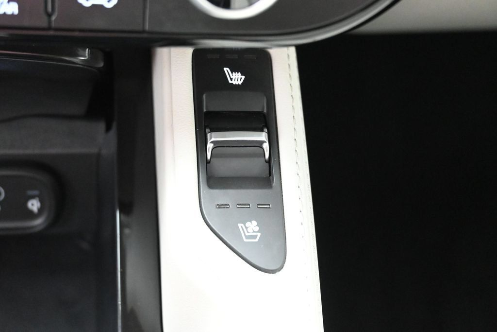 Used 2025 Kia Telluride SX w/ SX Captain's Chair Package AWD/4WD image 29