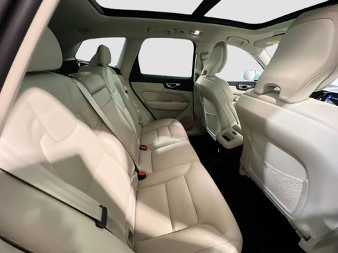 Used 2021 Volvo XC60 T5 Momentum w/ Protection Package Premier image 18