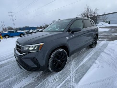 Used 2022 Volkswagen Taos SE image 4