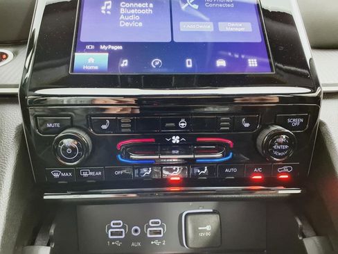 Used 2025 Jeep Grand Cherokee Laredo w/ Luxury Tech Group I image 20