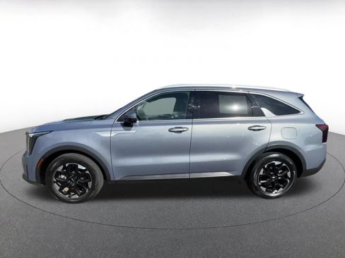 Used 2024 Kia Sorento S FWD image 9