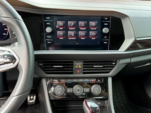 Used 2024 Volkswagen Jetta GLI Autobahn FWD image 23