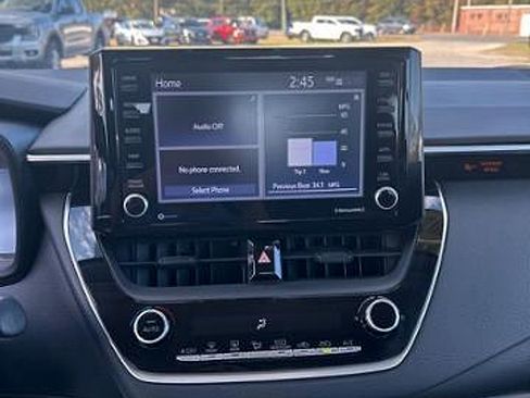 Used 2022 Toyota Corolla LE image 17