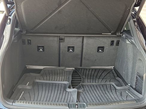 Certified 2025 Porsche Macan image 28