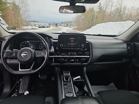 Certified 2025 Nissan Pathfinder SV image 19