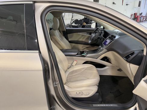 Used 2019 Lincoln Nautilus Reserve w/ Class II Trailer Tow Package image 14