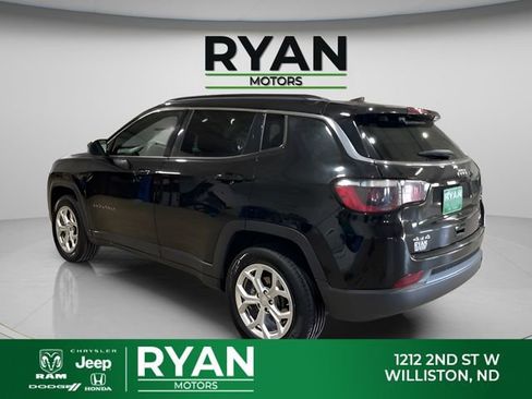 Used 2024 Jeep Compass Latitude AWD/4WD image 5