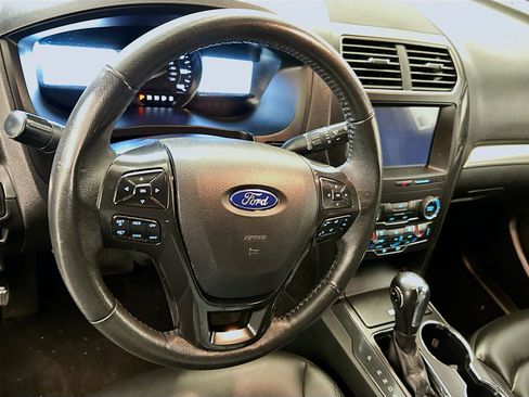 Used 2019 Ford Explorer XLT w/ Equipment Group 202A image 18
