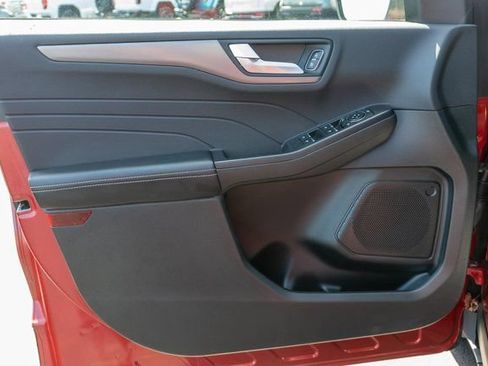 Used 2025 Ford Escape SE FWD image 18