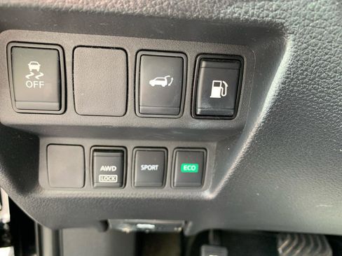 Used 2018 Nissan Rogue SV AWD/4WD image 20