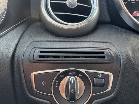 Used 2018 Mercedes-Benz GLC 300 4MATIC w/ Multimedia Package image 12