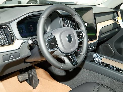 New 2026 Volvo XC60 B5 Plus w/ Climate Package PRO AWD/4WD image 13