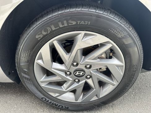 Used 2024 Hyundai Elantra SEL image 33