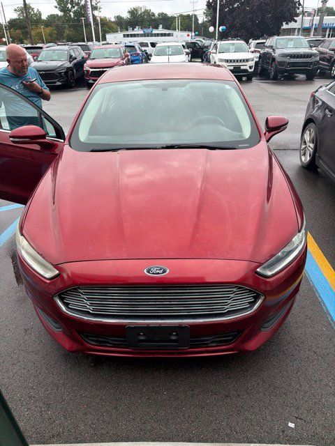 Used 2013 Ford Fusion SE FWD image 2