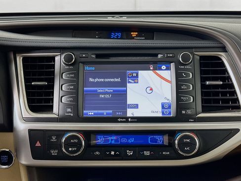 Used 2015 Toyota Highlander Limited image 24