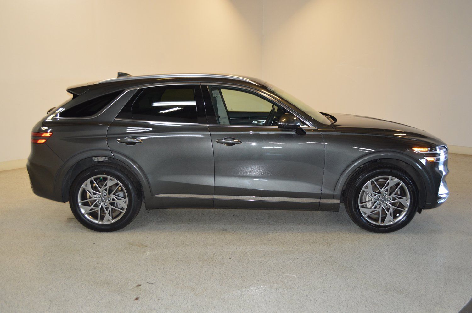 Used 2025 Genesis GV70 2.5T AWD/4WD image 2