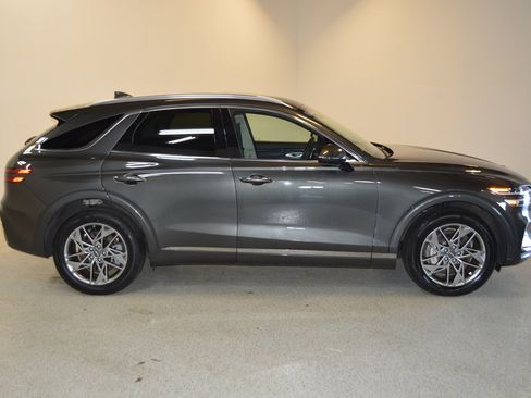 Used 2025 Genesis GV70 2.5T AWD/4WD image 2