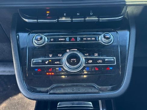 Used 2022 Lincoln Corsair AWD w/ Premium Package image 18