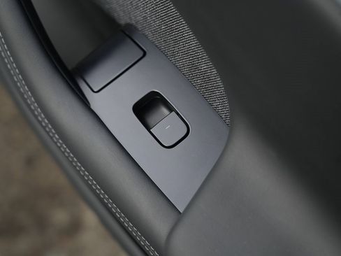 Used 2022 Tesla Model S Plaid image 34