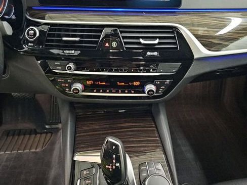 Used 2022 BMW 530i xDrive w/ Convenience Package image 12