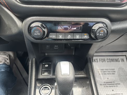 Used 2023 Nissan Kicks SR w/ Exterior Package FWD image 34