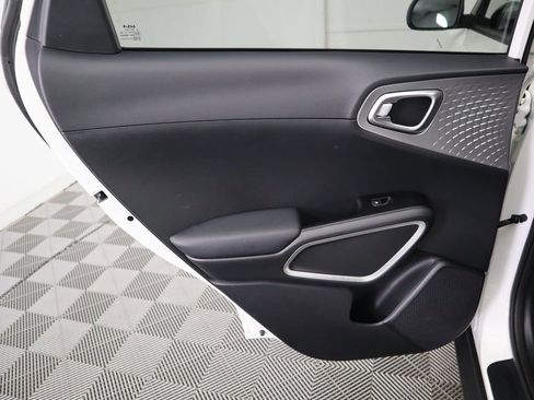 Used 2023 Kia Soul S image 27