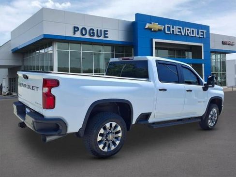 Used 2024 Chevrolet Silverado 2500 Custom w/ Custom Value Package image 2