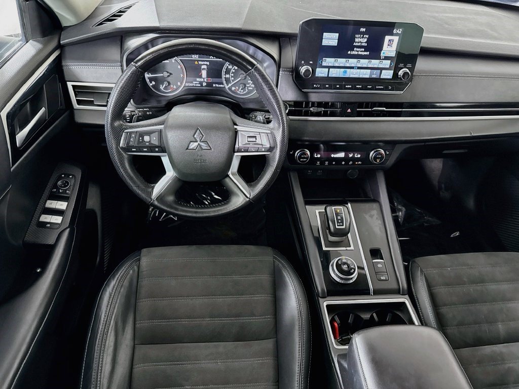 Used 2023 Mitsubishi Outlander SE FWD image 16