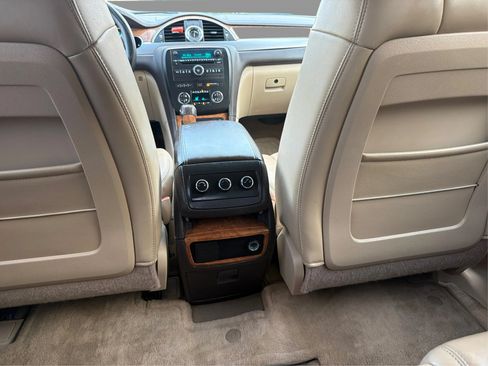 Used 2008 Buick Enclave CXL w/ Luxury Package FWD image 19