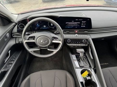 Used 2023 Hyundai Elantra SEL w/ Convenience Package image 12