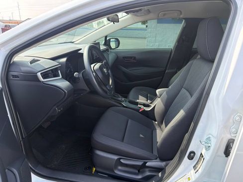 Used 2025 Toyota Corolla LE w/ LE Premium Package FWD image 16
