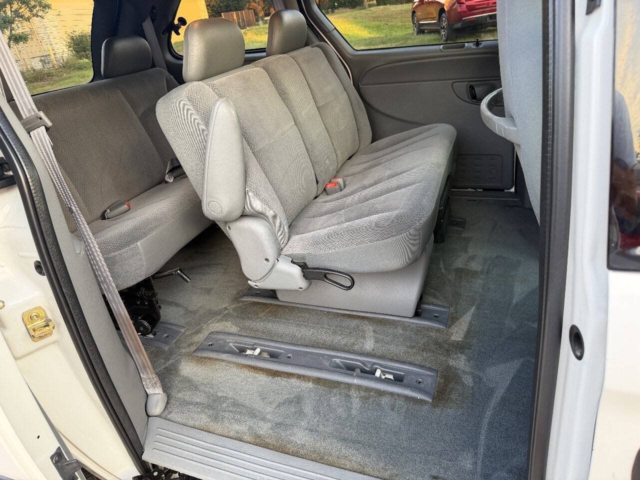 Used 2005 Dodge Caravan SE w/ Popular Equipment Group FWD image 16