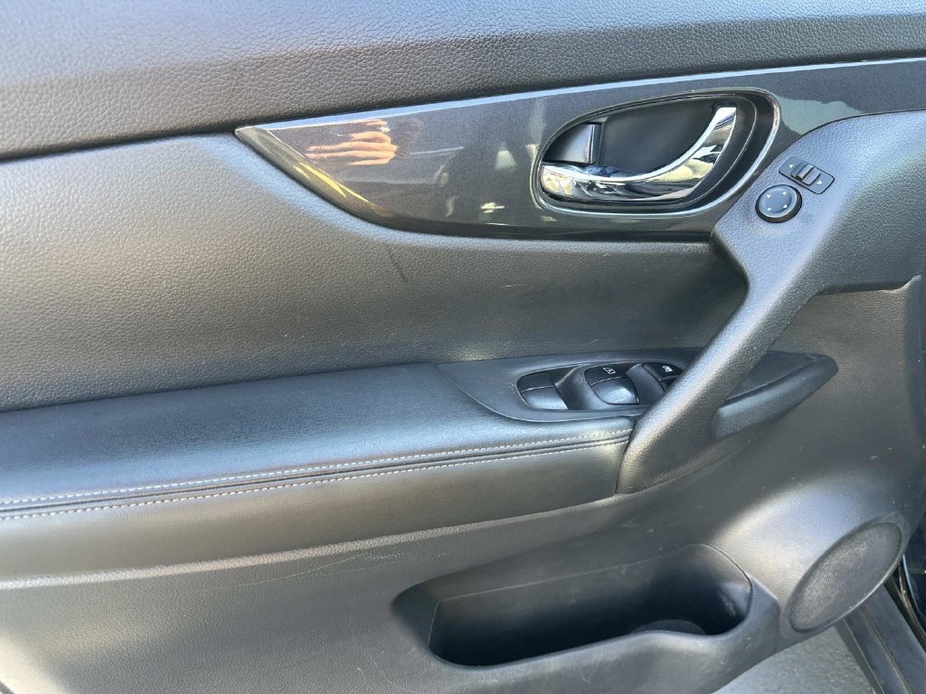 Used 2019 Nissan Rogue SV AWD/4WD image 15