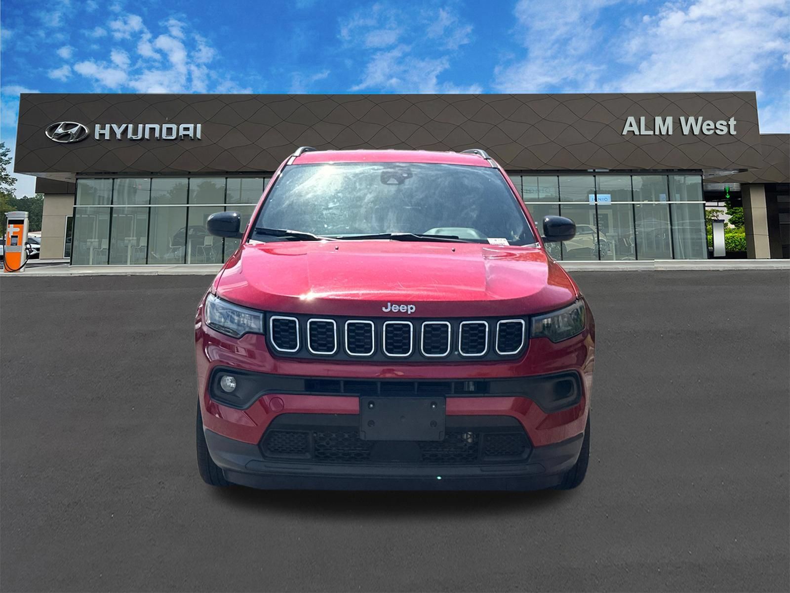 Used 2025 Jeep Compass Latitude AWD/4WD image 2