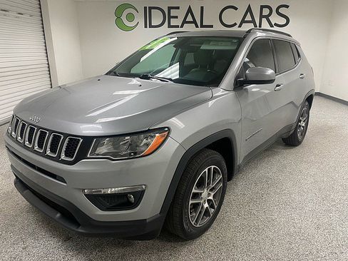 Used 2019 Jeep Compass Latitude image 1