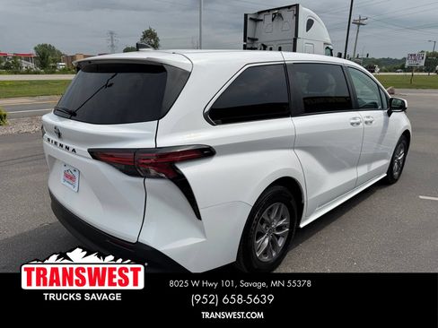 Used 2021 Toyota Sienna LE AWD/4WD image 15