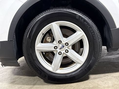 Used 2017 Ford Explorer XLT w/ Equipment Group 202A AWD/4WD image 28